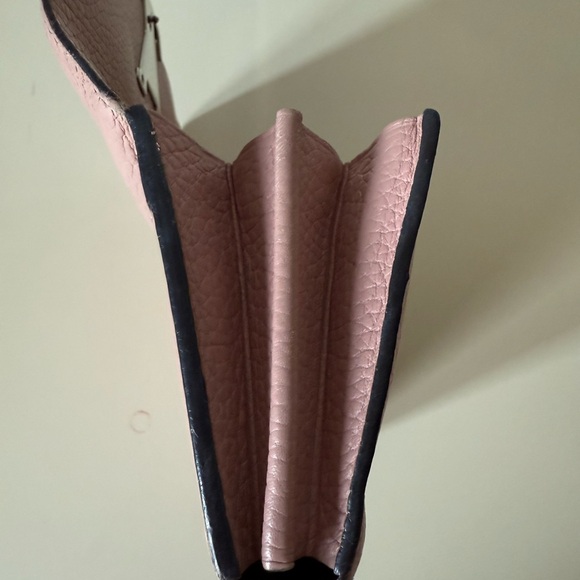 Louis Vuitton Capucines Long Wallet in Magnolia Pink - Picture 9 of 11